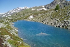 Lac en montagne